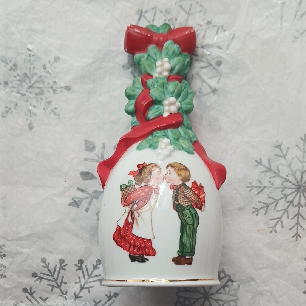 🍊3/$15🍊 Vintage Avon Christmas Bell
